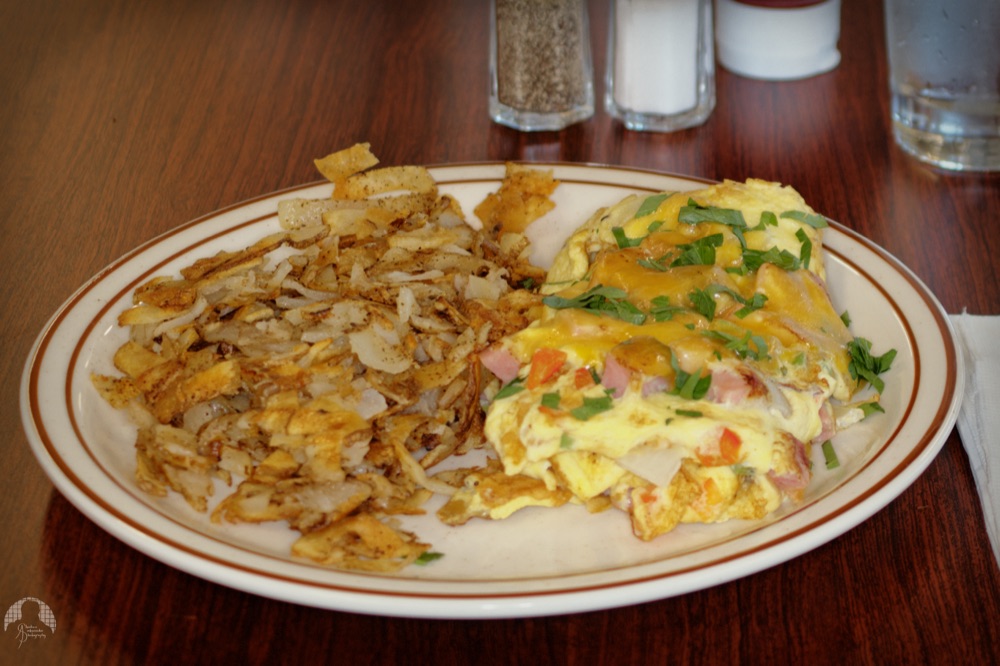 Omelette and hashbrowns breakfast at Cadillac Jo's in Salem